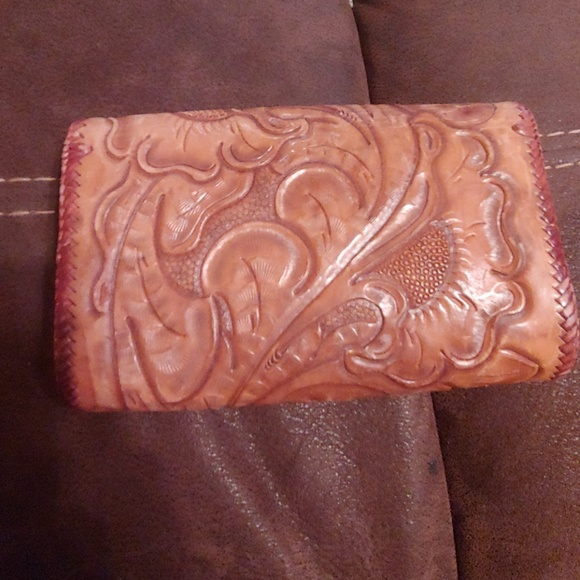 Handmade leather clutch - Picture 3 of 3